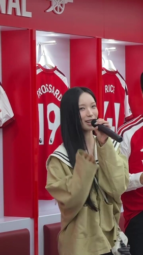 这个阿森纳女粉也太萌了吧~谁能拒绝穿着水手服的阿森纳女粉